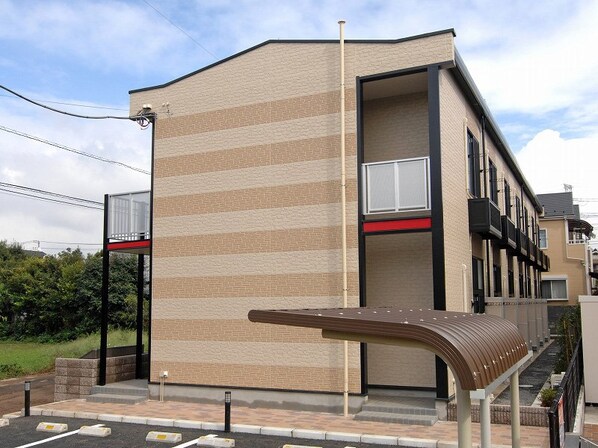 レオパレスドゥ ボヌールの物件外観写真